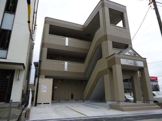 建物外観　外観写真（昼）