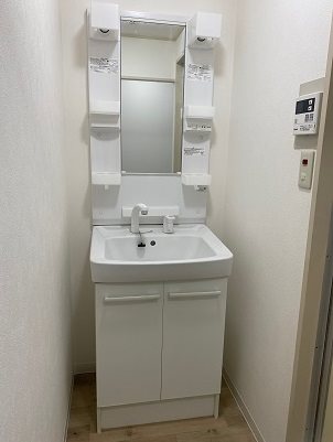 洗面設備　色が違う場合があります。