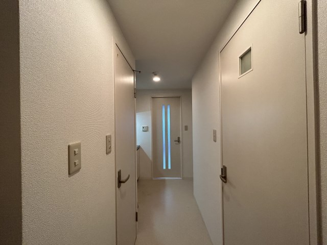 玄関　別のお部屋の写真になります