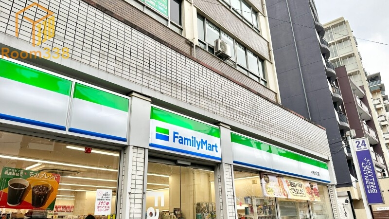 コンビニ　ファミリーマート中野本町店（コンビニ）まで385m