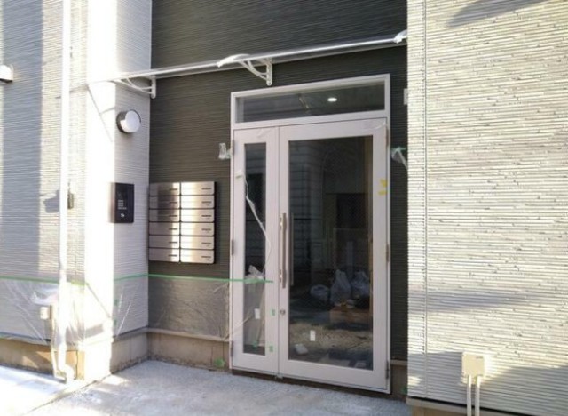 エントランス　新築物件　建築中