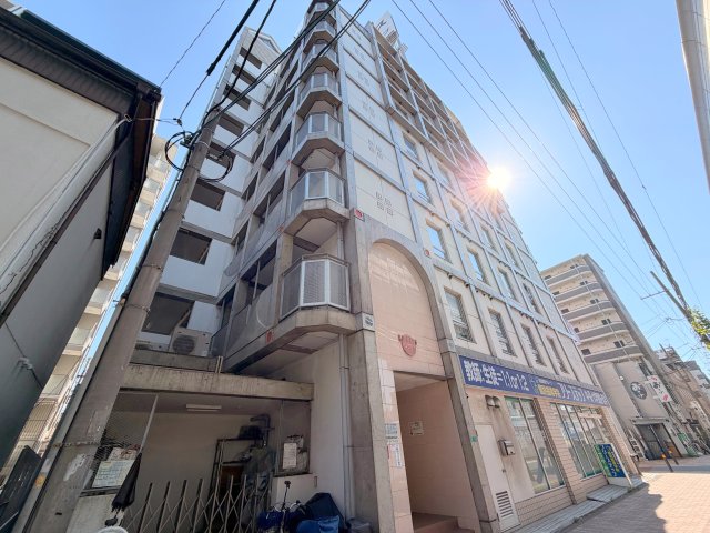 建物外観　存在感のある外観は落ちついた色合いで、堂々としていますね。