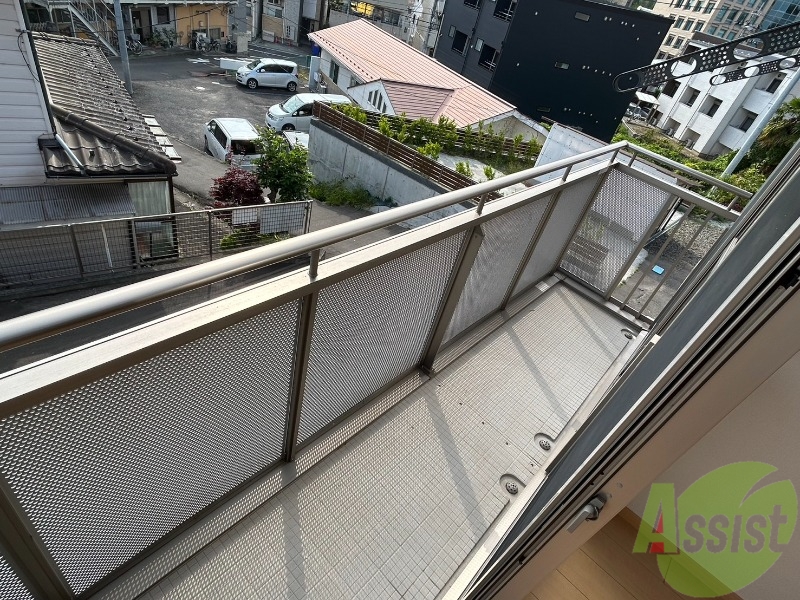 バルコニー　晴れている日にはお洗濯物が干せそうですね。