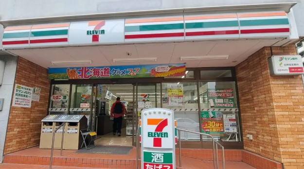 コンビニ　セブンイレブン練馬豊玉北4丁目店（コンビニ）まで95m