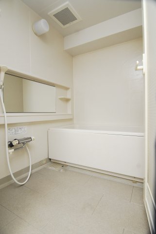 バス・シャワールーム　写真は同タイプ住居です。