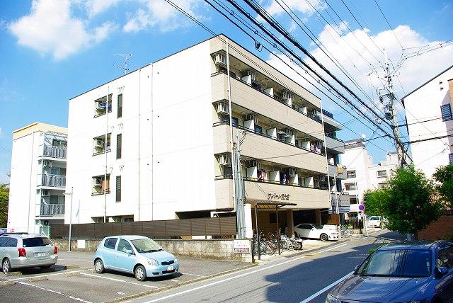 建物外観　しっかりとしたマンションタイプです