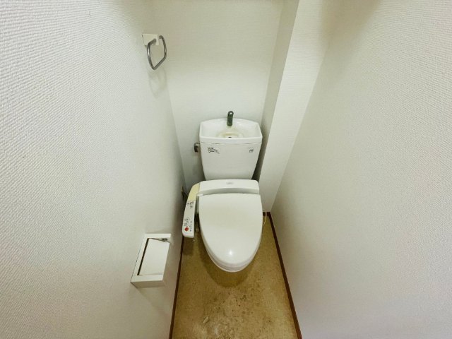 トイレ　別部屋参考写真です。