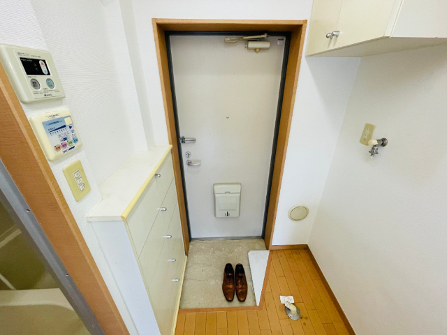 玄関　別部屋参考写真です。