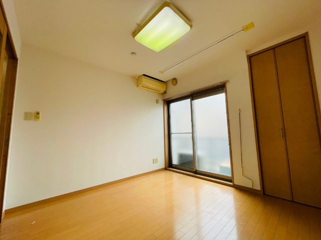 居室・リビング　別部屋参考写真です。
