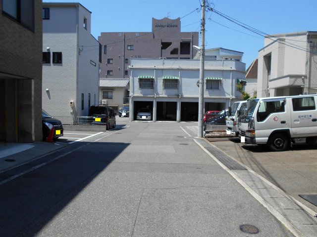 その他　車の通りの少ない前面道路です。