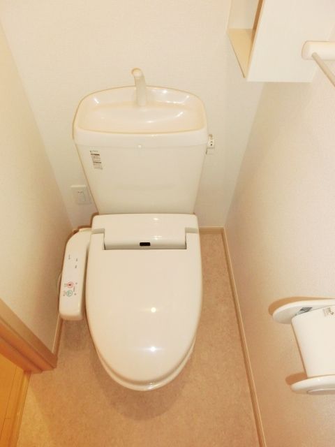 トイレ　温水洗浄便座でスッキリ