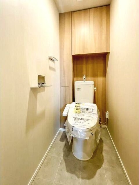 トイレ　温水洗浄便座付きです