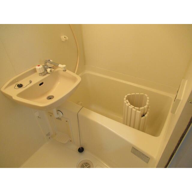 バス・シャワールーム　同建物、別部屋の写真を使用しております。