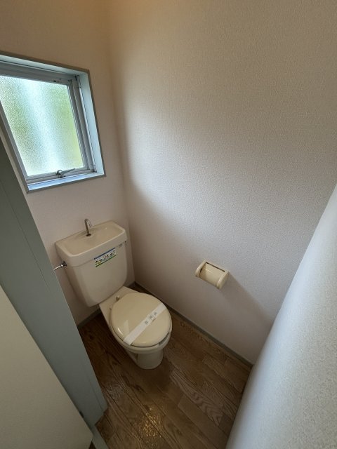 トイレ　※写真は１０１号室です