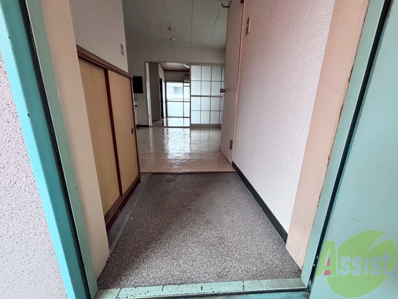 玄関　玄関でございます。毎日の出入りはこちらから。