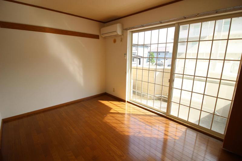 その他　６帖の南側洋室