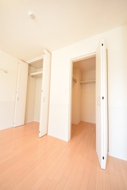 収納　１Ｆ角部屋の写真です。
