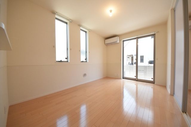 居室・リビング　１Ｆ角部屋の写真です。