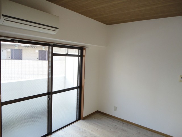 居室・リビング　同建物同タイプの画像を掲載中。内装工事後、現況優先とします。