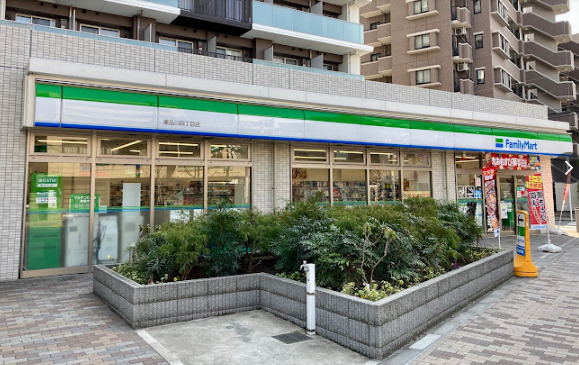 コンビニ　ファミリーマート 東品川四丁目店（コンビニ）まで335m