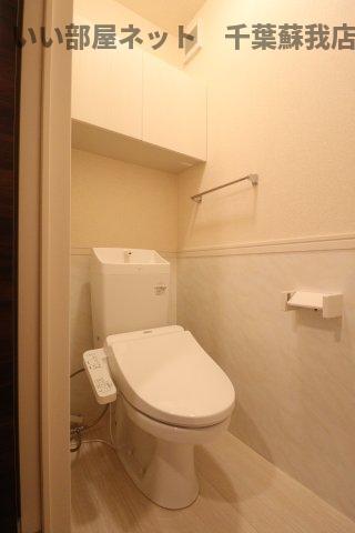 トイレ　落ち着いた色調のトイレです