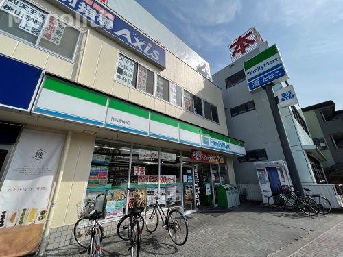 コンビニ　ファミリーマート 熊取駅前店（コンビニ）まで212m