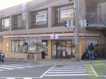 コンビニ　セブン-イレブン神戸板宿駅前店（コンビニ）まで695m