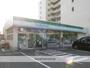コンビニ　ファミリーマート（コンビニ）まで575m