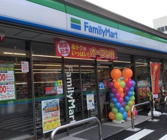 コンビニ　ファミリーマート獅子ヶ谷二丁目店（コンビニ）まで120m