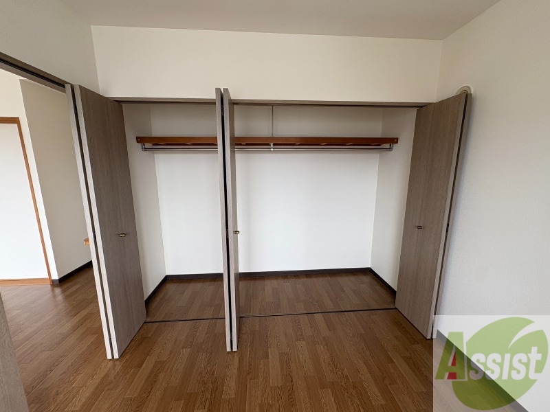 収納　寝室の収納です。部屋がすっきり片付きます。