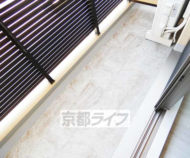 バルコニー　ベランダもお洒落な色。