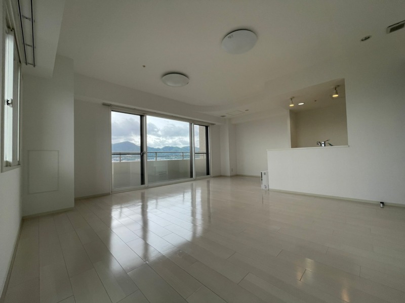 居室・リビング　広くてキレイなお部屋が広がっていて、充実した生活が送れそう。
