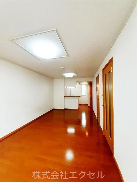 居室・リビング　広々とした室内です。