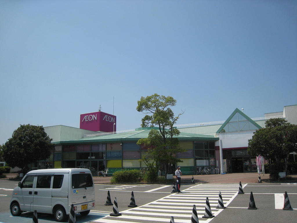 スーパー　イオン久居店（スーパー）まで893m