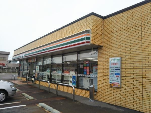 コンビニ　セブンイレブン 射水昭和通店（コンビニ）まで662m