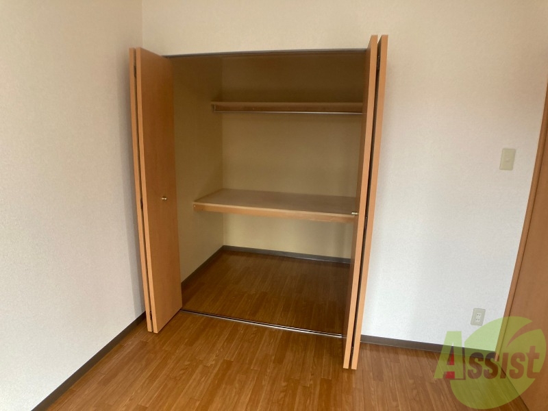 収納　寝室の収納です。部屋がすっきり片付きます。