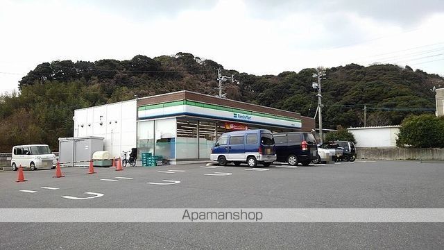 コンビニ　ファミリーマート（コンビニ）まで1200m