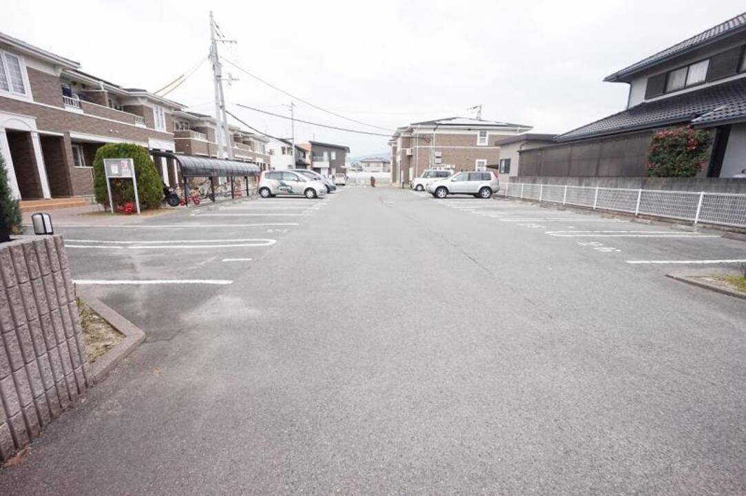 駐車場　駐車場