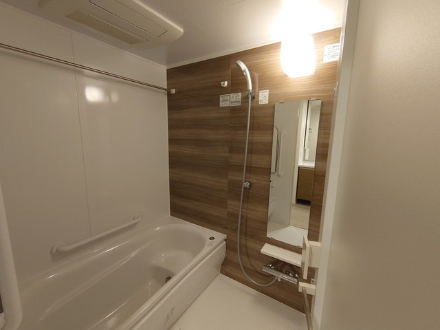 バス・シャワールーム　※写真は同タイプ住戸です。