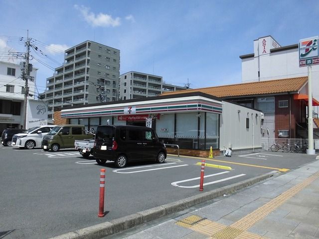 コンビニ　セブンイレブン八日市上之店様（コンビニ）まで500m