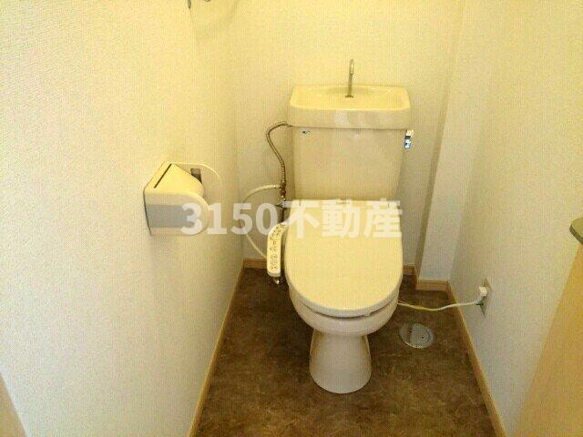トイレ　落ち着いた色調のトイレです