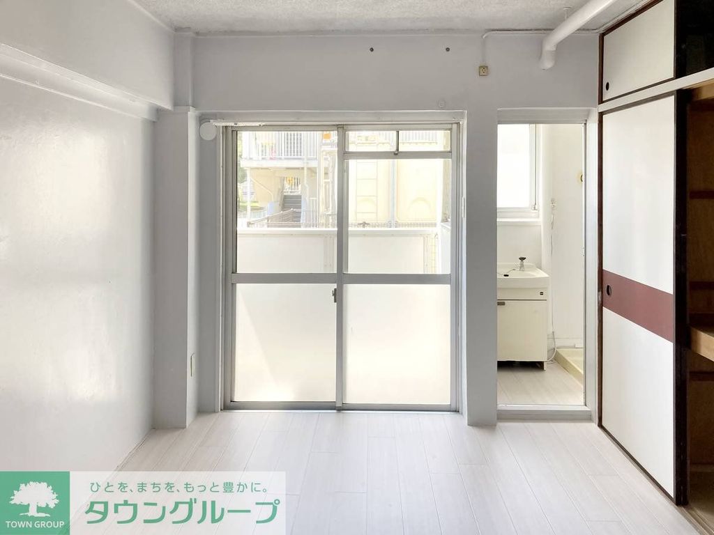 ビレッジハウス江戸川台2号棟の居間写真