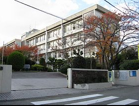 大阪モノレール本線 柴原阪大前駅 徒歩9分 4階建 築36年の周辺写真
