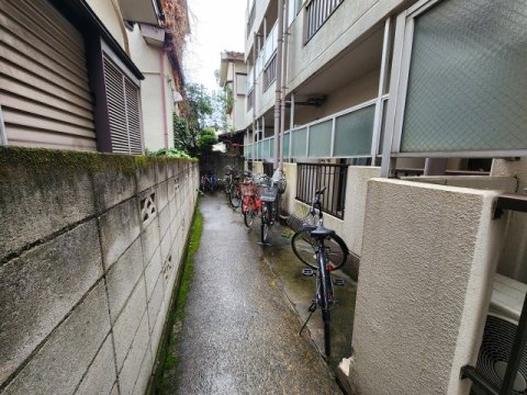 北総線 新柴又駅 徒歩6分 3階建 築39年の外観写真