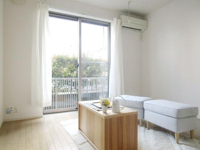 居室・リビング　★★白を基調としたきれいなお部屋★★