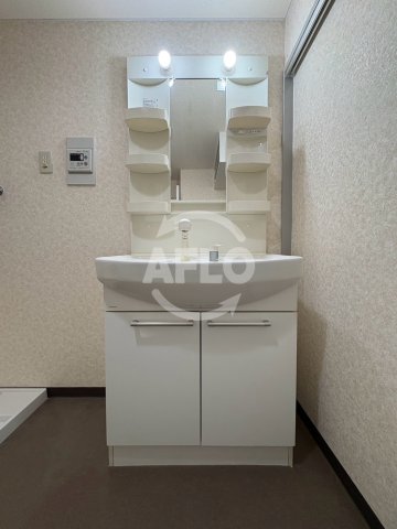 洗面設備　ファミール阿波座　玄関収納