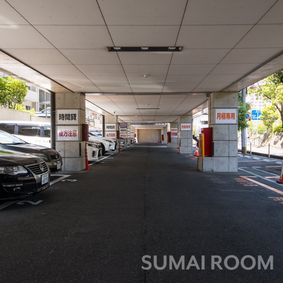 【福岡市早良区西新のマンションの駐車場】