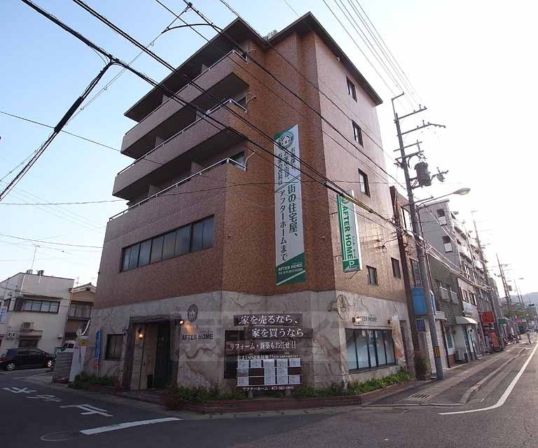 【シャトー梅津の建物外観】