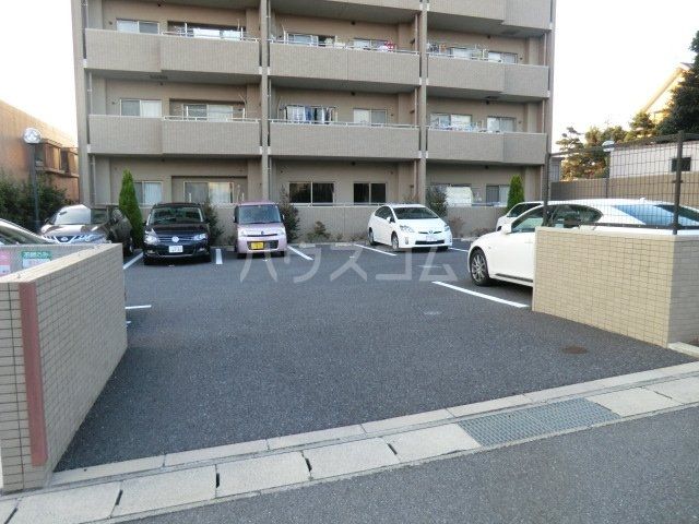 【Ｈｉｌｌ　Ｐａｌａｃｅ　ＩＫＡＩの駐車場】