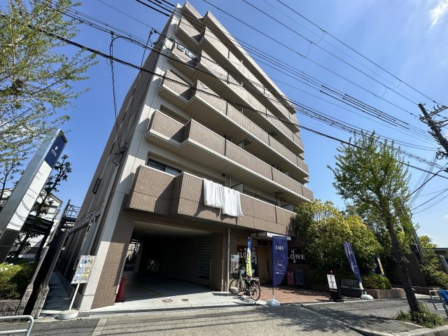 大阪市平野区長吉川辺のマンションの建物外観